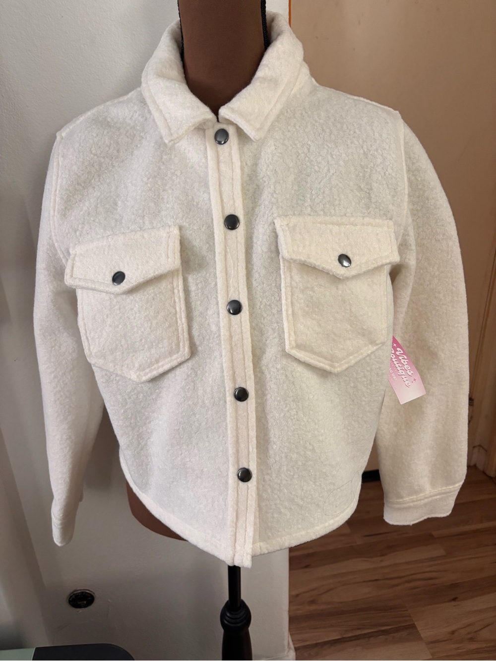 Love Tree Women Off-White Fleece Oversized Button-Up Shacket SZ M NWT.